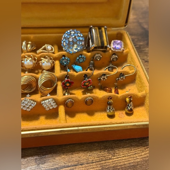 Vintage Jewelry Box with Vintage Earrings and Rings - Picture 2 of 14